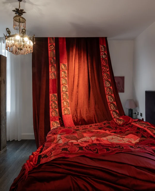 Minor Attraction Art Fair 2025⁠
⁠
Remembering our very busy month of October at The Mandrake, @minor.attractions returned between the 14th - 18th of October, and was the premier destination during Frieze Week for experimental art, music and performance.⁠
⁠
With a programme more than twice the size of 2024, this year's concept embraced the potential of trailblazing innovation. Inspired by our mutual commitment to championing fresh ideas and a pioneering sense of spirit, our collaboration with @minor.attractions reflects the power in challenging the norm to embrace a promising future.⁠
⁠
A huge congratulations to all on such a successful chapter of this initiative, with many more to come.⁠
⁠
@jacob_pbarnes @sophiebarrettpouleau⁠
@jonnytanna @anais.mathurin @zaidaviolan_⁠ @artscopeintl 
⁠
pictures by @Isabelle & @studio_adamson